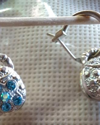 Orecchini a cerchio con borsetta con strass