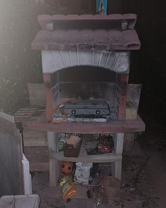 Barbecue a carbonella in muratura consegna a mano