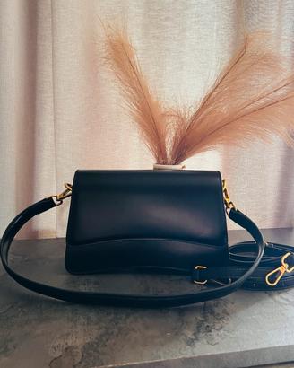 Borsa a spalla minimal in vera pelle nera