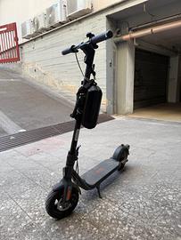 Monopattino Ninebot Kickscooter E2 ProE