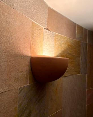 Applique copri lampada o fioriera in terracotta