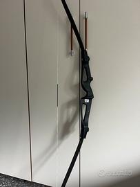 Arco sportivo e frecce