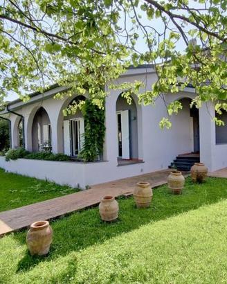 Villa di 290 m² con più di 5 locali a Cascina
