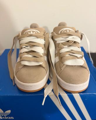 Sneakers Adidas Campus in colorazione beige