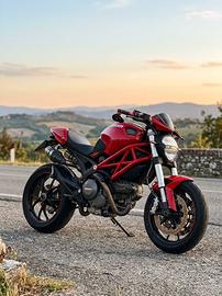 Ducati Monster 696