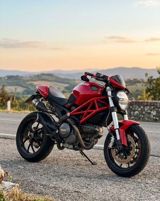 Ducati Monster 696