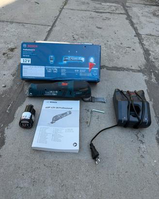 Bosch GOP 12V-28 Pro+ Batteria 2.0Ah + Caricatore