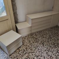 comò cassettiera più 2 comodini coordinati