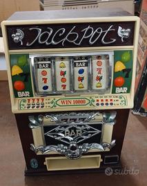 Radio con lettore cassrtte stile Slot Maschine