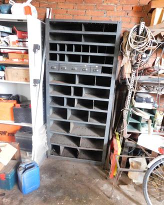 Mobile in ferro da officina