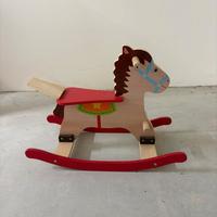 Cavallino a dondolo in legno