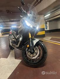 Honda x-adv 750 targa polacca