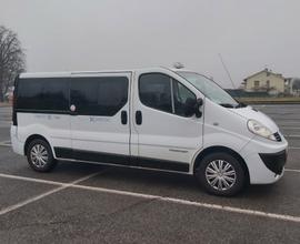 RENAULT TRAFIC 9 posti, con pedana disabili