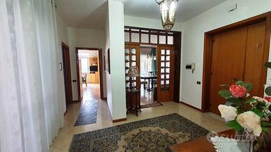 RIF. 1305 - AMPIO APPARTAMENTO CON TERRAZZI E CANT