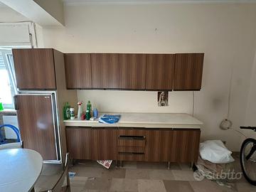 Cucina completa in legno  – SVUOTO SUBITO