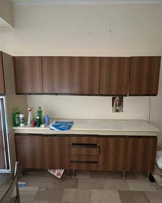 Cucina completa in legno  – SVUOTO SUBITO