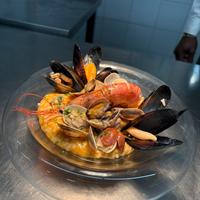 Chef-cuoco esperto in spicciolata