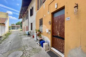 CASA SEMINDIPENDENTE A PERSICO DOSIMO