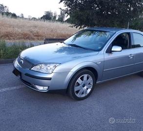 Ford Mondeo berlina 