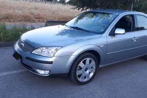 Ford Mondeo berlina 