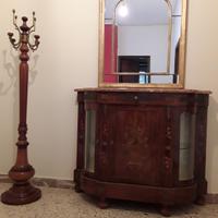 Arredi in stile per ingresso o soggiorno. 