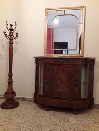 Arredi in stile per ingresso o soggiorno. 