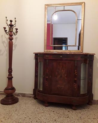 Arredi in stile per ingresso o soggiorno. 