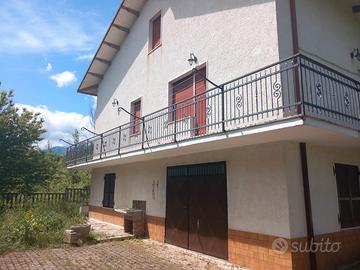 Villa con giardino vista calanchi