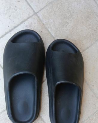 Yeezy Slides 44