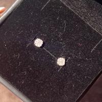 Orecchini in oro 18 carati con diamanti naturali
