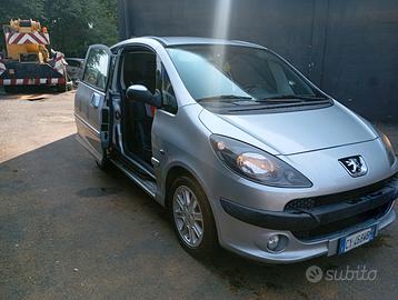 Peugeot 1007 neopatentati automatico