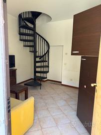 Bilocale arredato su due livelli