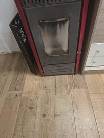Stufa a pellet perfettamente funzionante 