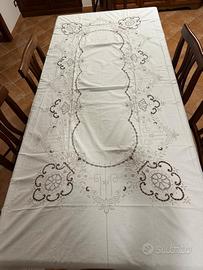 tovaglia  ricamata