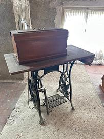 Macchina da cucire d’epoca
