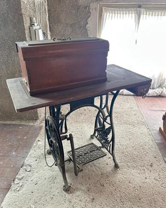Macchina da cucire d’epoca