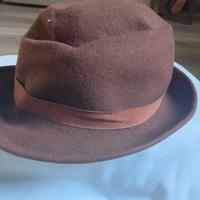 Cappello donna in feltro color marrone  con nastro