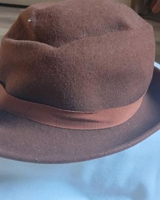 Cappello donna in feltro color marrone  con nastro