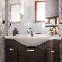 Mobile Bagno Moderno con Lavabo e Specchio