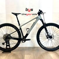MTB FOCUS RAVEN 8.8 FOX 34 120mm Shimano XT 12v