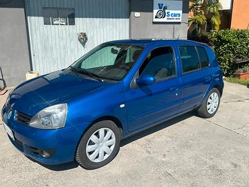 Renault clio storia