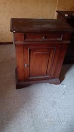 Mobiletto con anta e cassetto