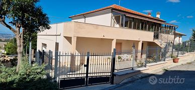 Villa con 2 appartamenti