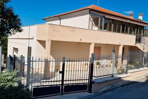 Villa con 2 appartamenti