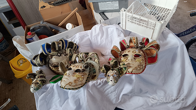 Maschere e piatti con stampa venezia