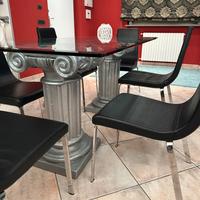 Tavolo i vetro con colonne in gesso