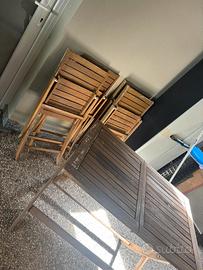 Tavolo legno con quattro sedie