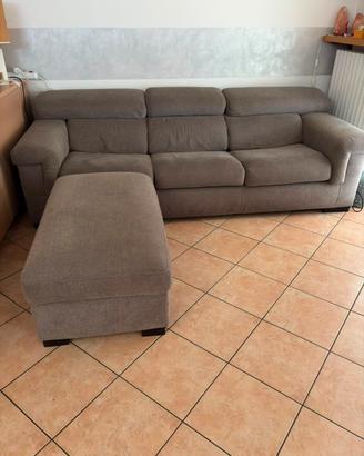 Divano letto tre sedute con pouf contenitore