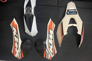 Plastiche ktm 690 SMC o enduro