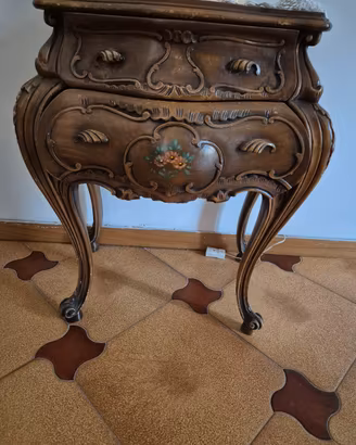 armadio antiquariato,2 comodini, como' e specchio